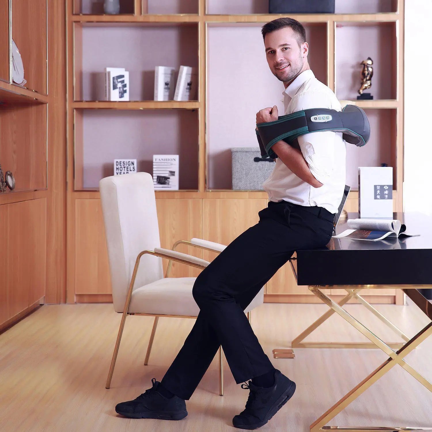 NAIPO Schulter Massagegerät Kabellos Nackenmassagegerät Shiatsu Elektrisch Massage mit Wärmefunktion Nacken Rücken 3D-Rotation Massager