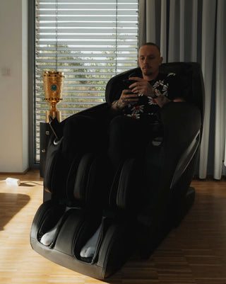 Preparing for the 2024 European Championship: Marius Wolf uses a NAIPO chair